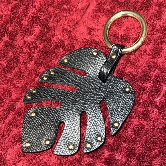 Vintage Luxury fashion faux  leather studded leaf design Large key ring - Picture 6 of 11